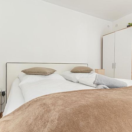 City Vibes: 1Br Apt, 10 Min To Westbahnhof Виена Екстериор снимка