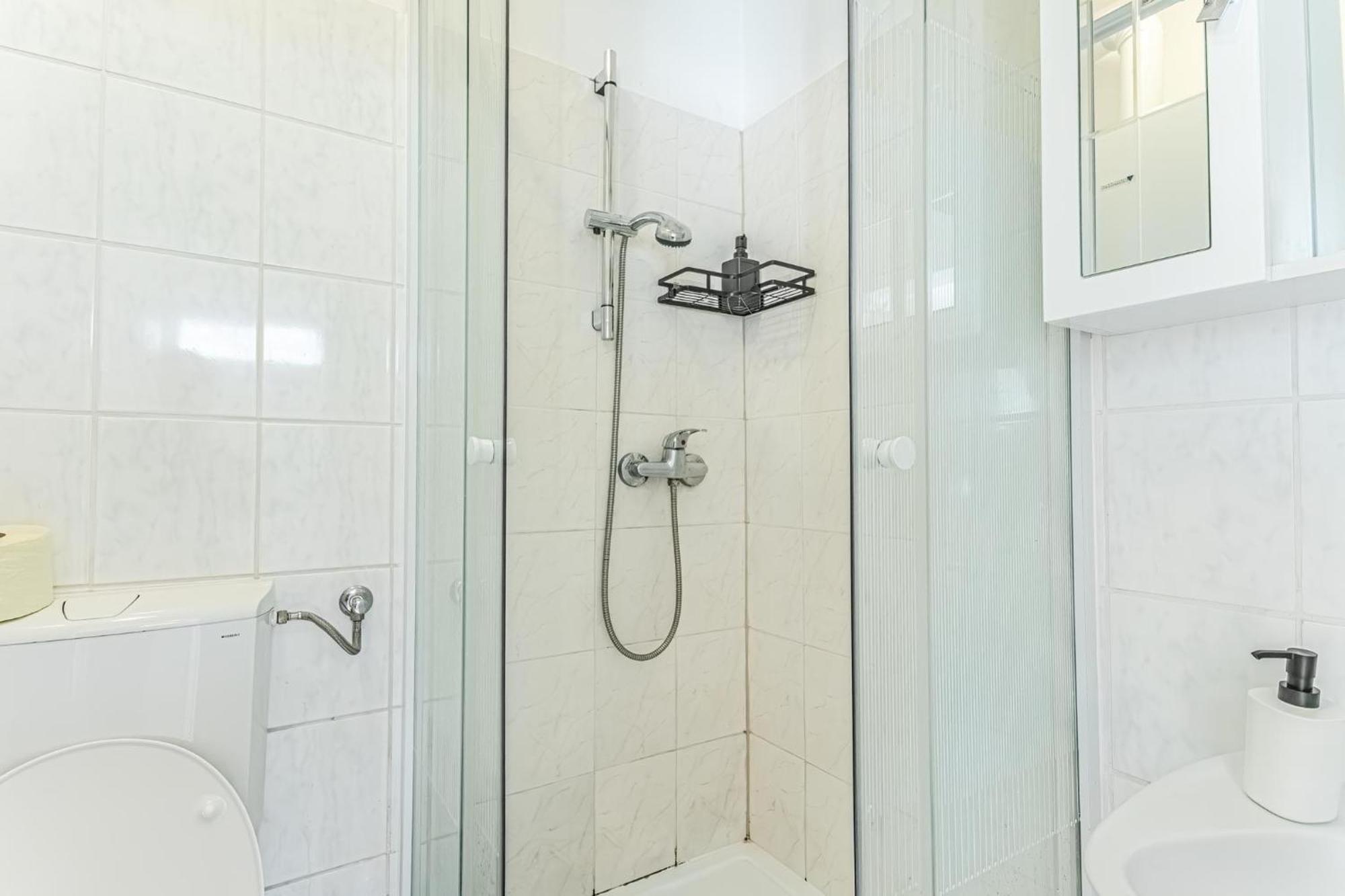 City Vibes: 1Br Apt, 10 Min To Westbahnhof Виена Екстериор снимка
