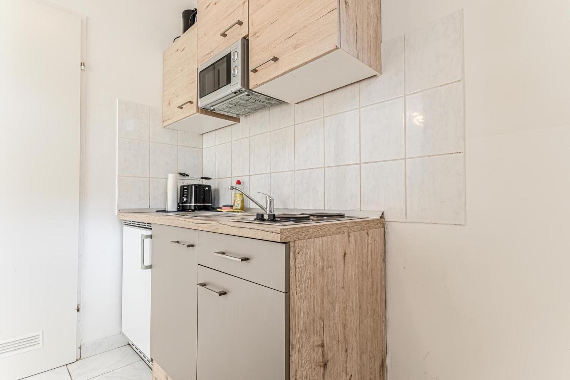 City Vibes: 1Br Apt, 10 Min To Westbahnhof Виена Екстериор снимка