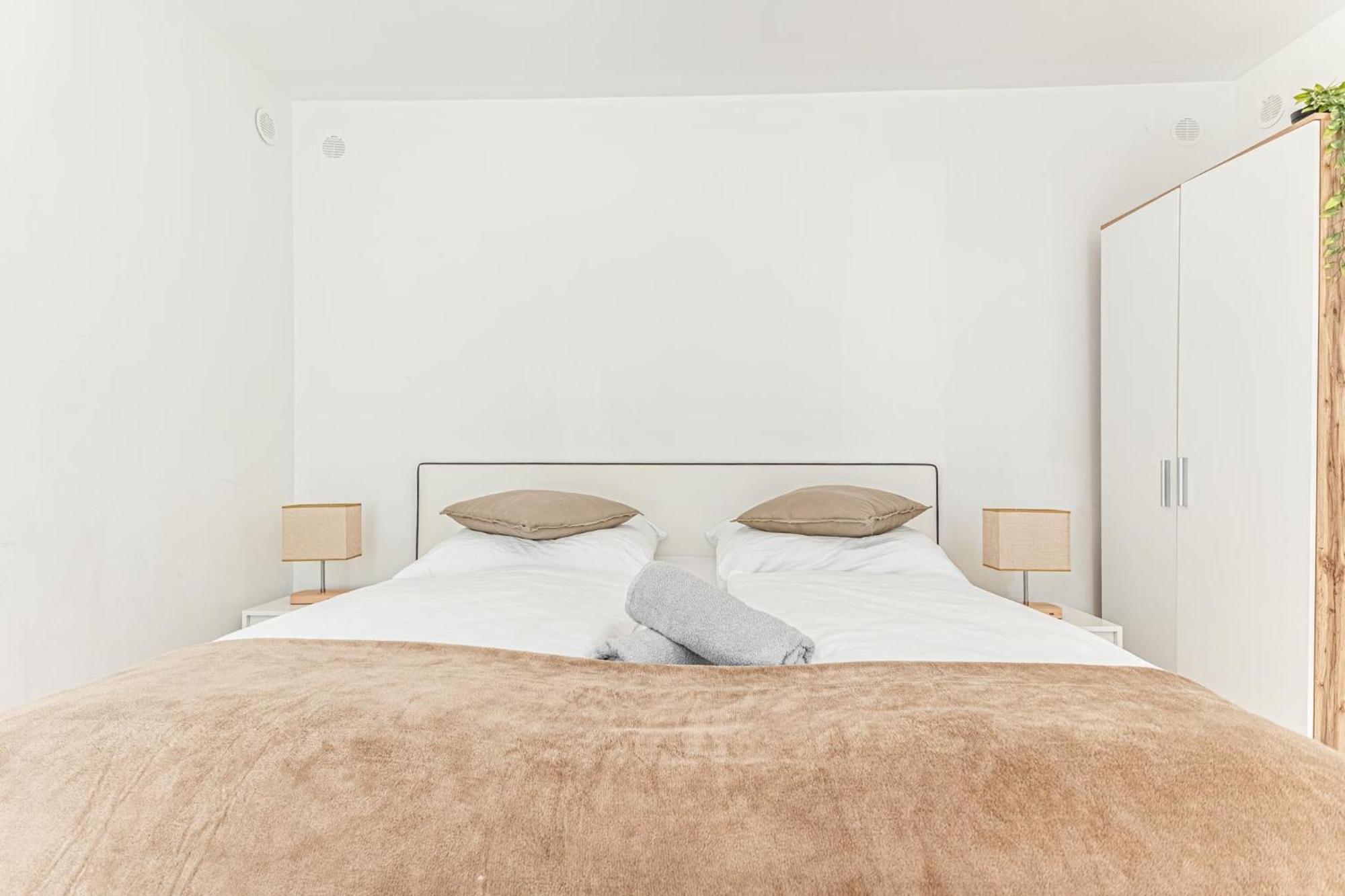 City Vibes: 1Br Apt, 10 Min To Westbahnhof Виена Екстериор снимка