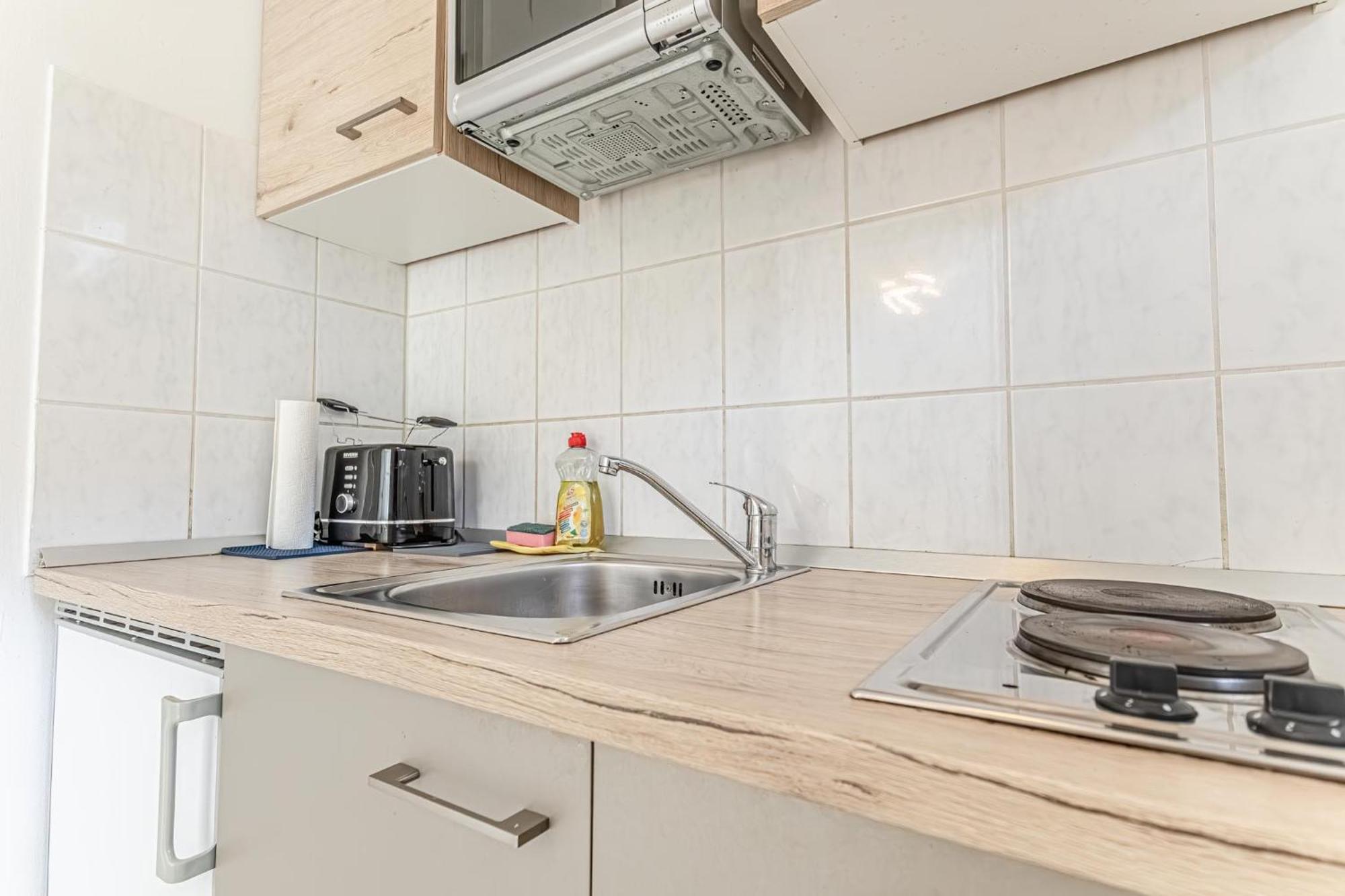 City Vibes: 1Br Apt, 10 Min To Westbahnhof Виена Екстериор снимка