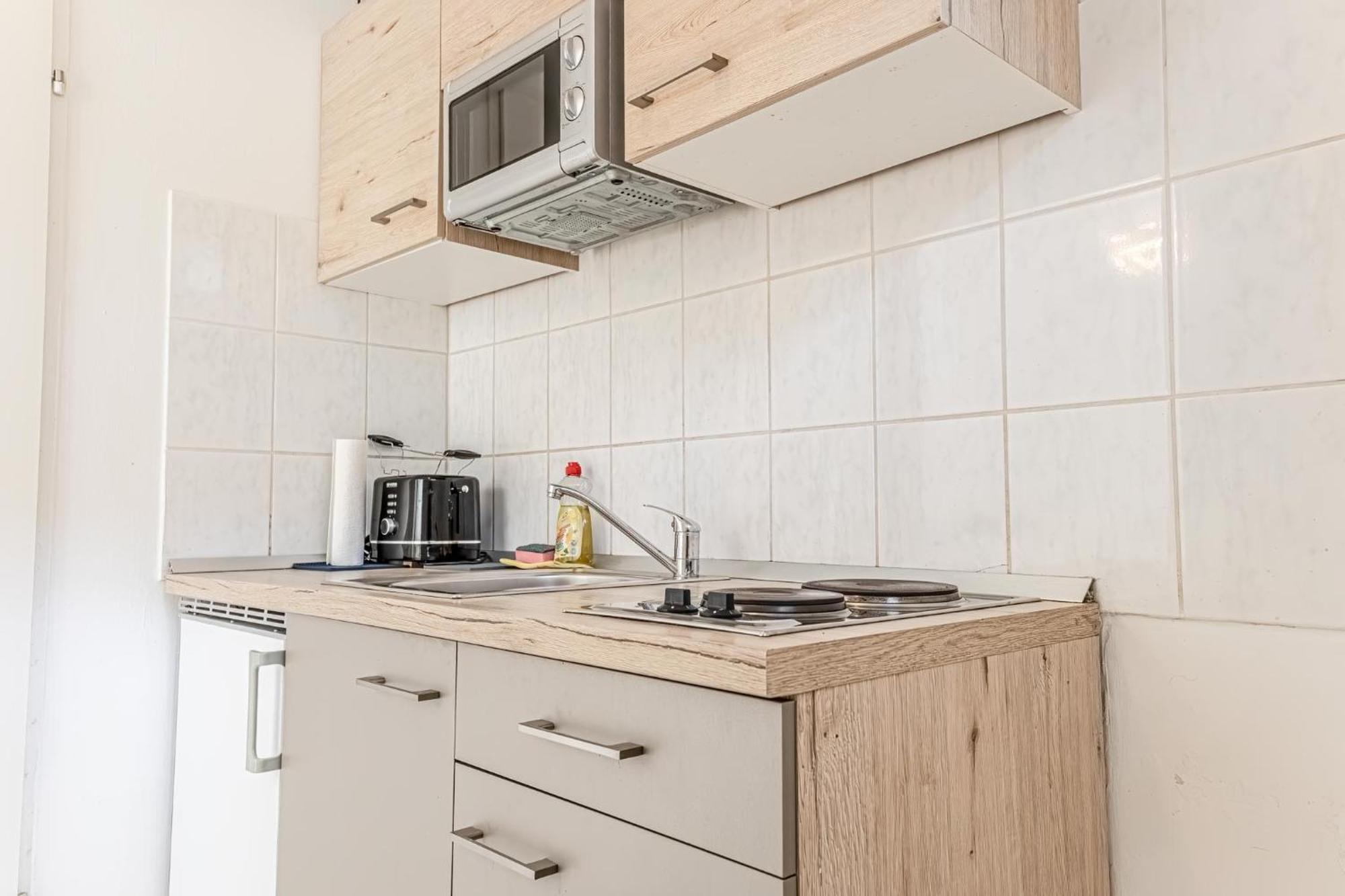 City Vibes: 1Br Apt, 10 Min To Westbahnhof Виена Екстериор снимка