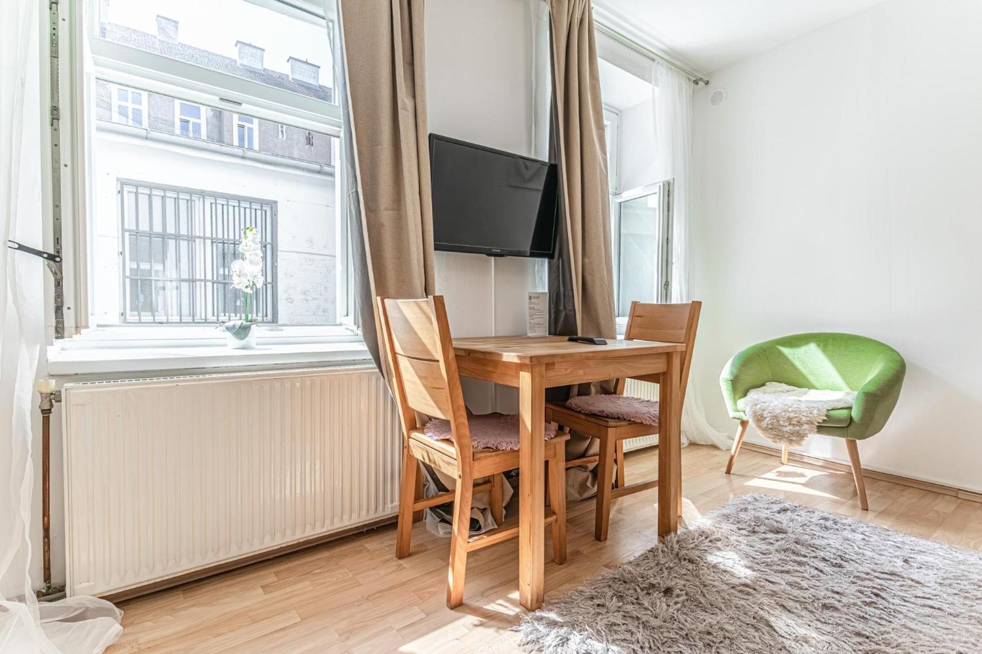 City Vibes: 1Br Apt, 10 Min To Westbahnhof Виена Екстериор снимка