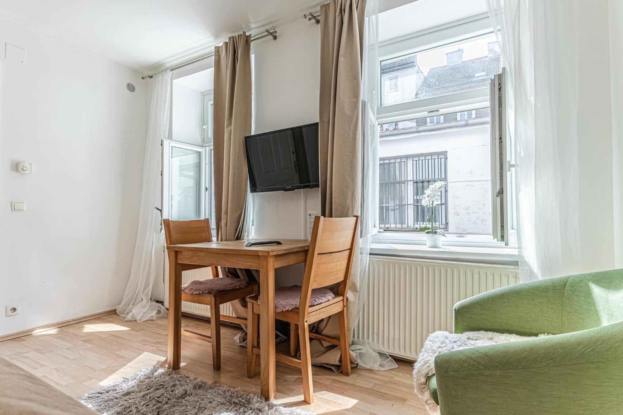 City Vibes: 1Br Apt, 10 Min To Westbahnhof Виена Екстериор снимка